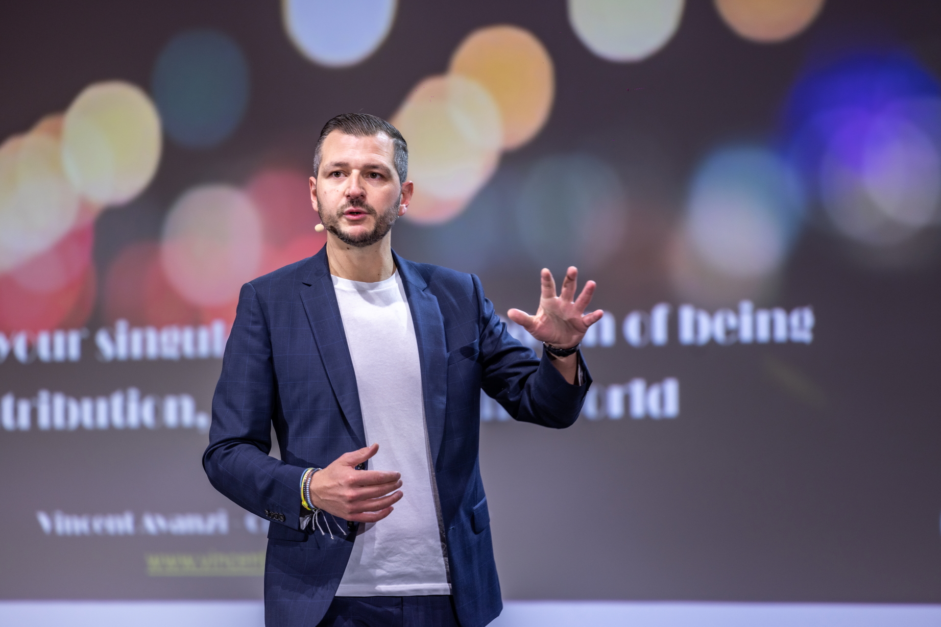 Vincent Avanzi embodies a leader’s voice on stage