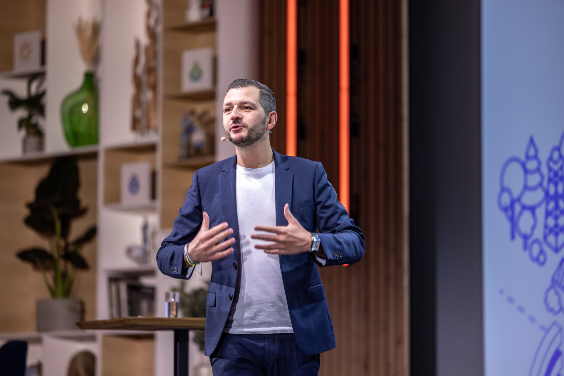 Vincent Avanzi delivering a corporate keynote